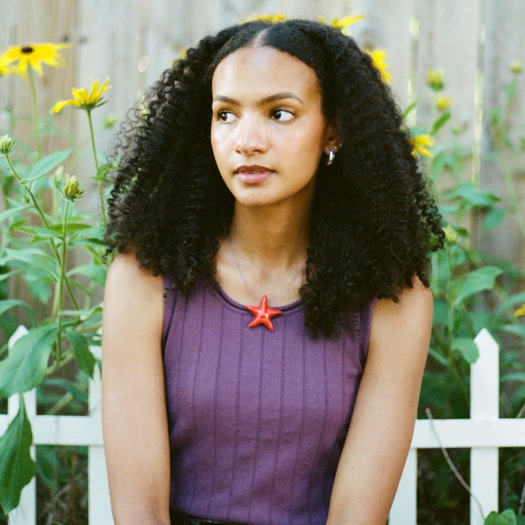 Portrait of Maeleisa in the garden